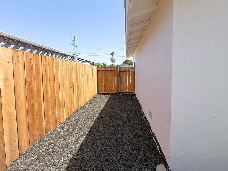 43387 Lindenwood St — Photo 7
