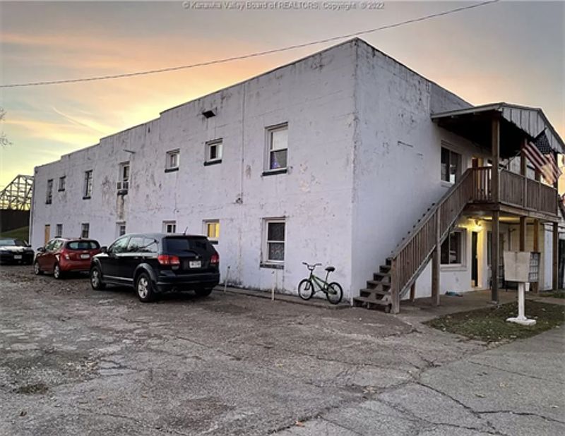 2nd image of 408 1st St #7
