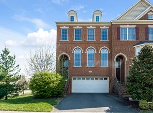 5401 Pachysandra Ln, Centreville, VA 20120