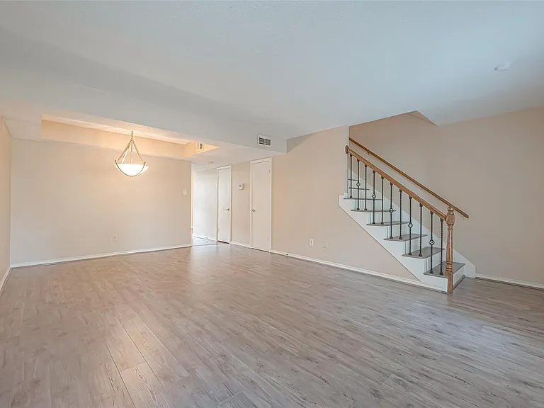 10217 Longmont Dr — Photo 5