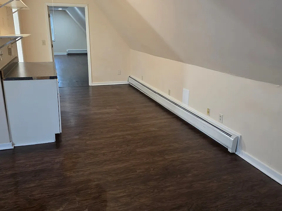 76 3rd Ave #3