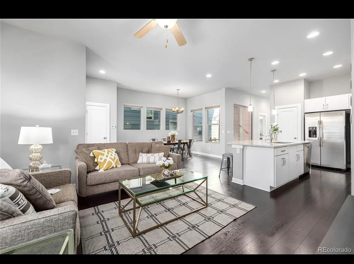4 bed, 2341 sqft, $4,250 — Photo 3