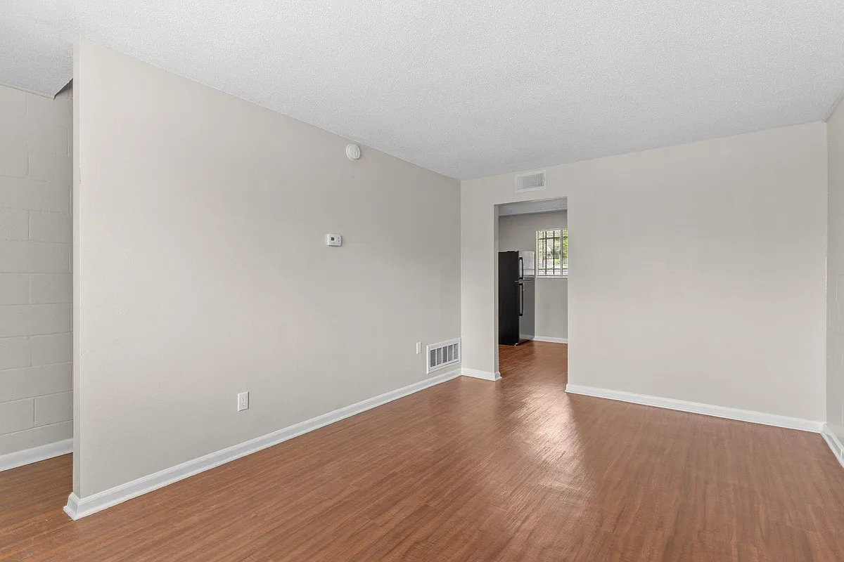 Photo 2 of 18 - 1305 Clay St #5 - Tallahassee, FL Building Photo - 1305 Clay St #5
