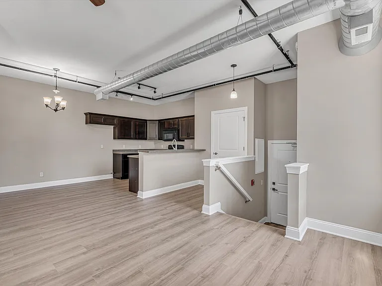 400 N Main St #405 — Photo 14