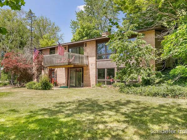 1281 Quincy St SW, Grandville, MI 49418