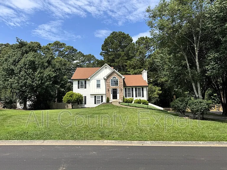 7745 Wynfield Dr — Photo 2