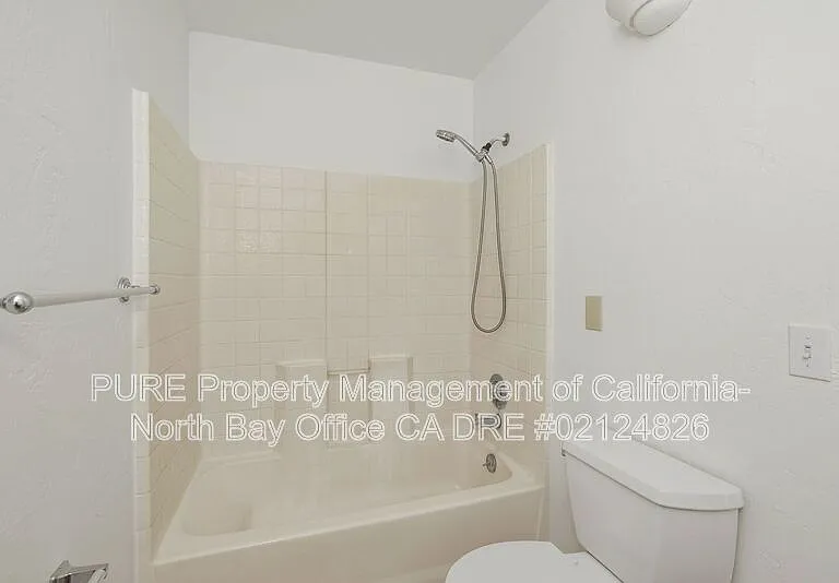 1040 S Cloverdale Blvd — Photo 13