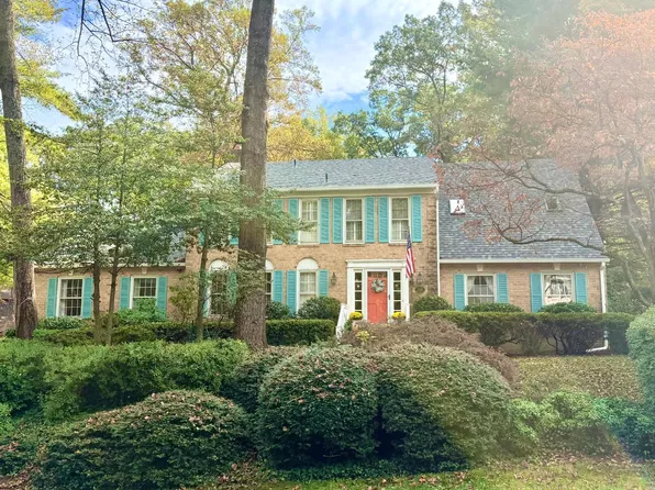 12207 Lake James Dr, Herndon, VA 20171