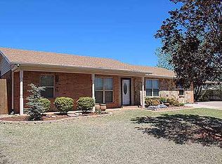 821 E 1st St, Elk City, OK 73644