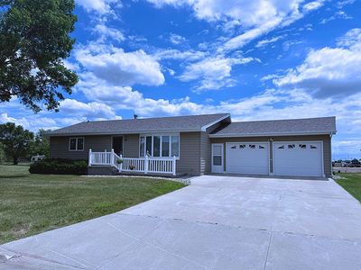 708 W Walnut St, Parkston, SD, 57366