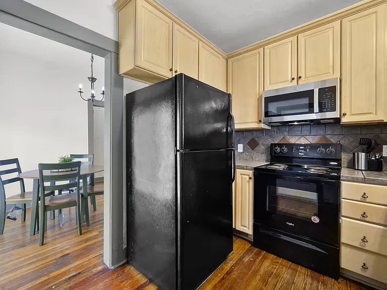 1131 McKinley Ave — Photo 5
