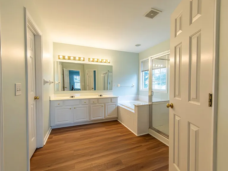 3985 Shallowford Green Ct — Photo 11