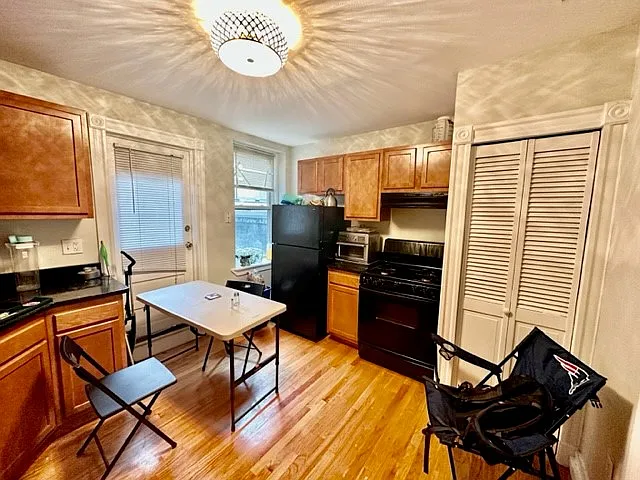 2 bed, 9999 sqft, $3,050 — Photo 2