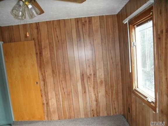 4th image of 19 Windham Ln
