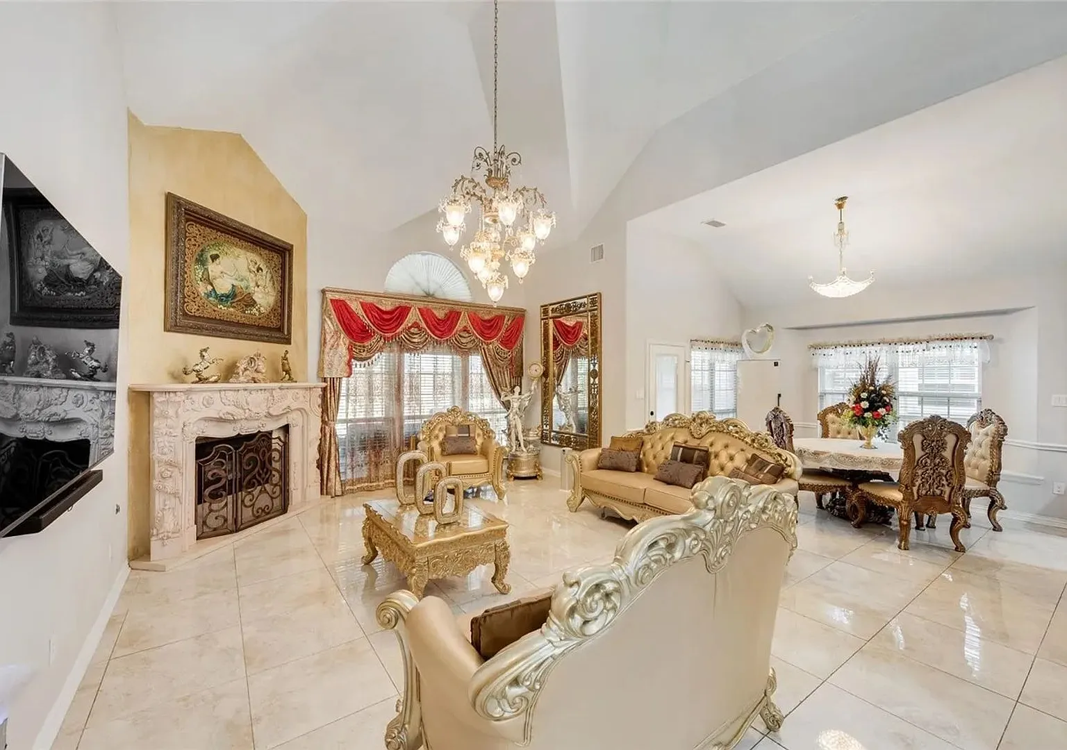 Spacious 7-Bedroom Home with 2 Refrigerators, Washer & Dryer — Photo 3