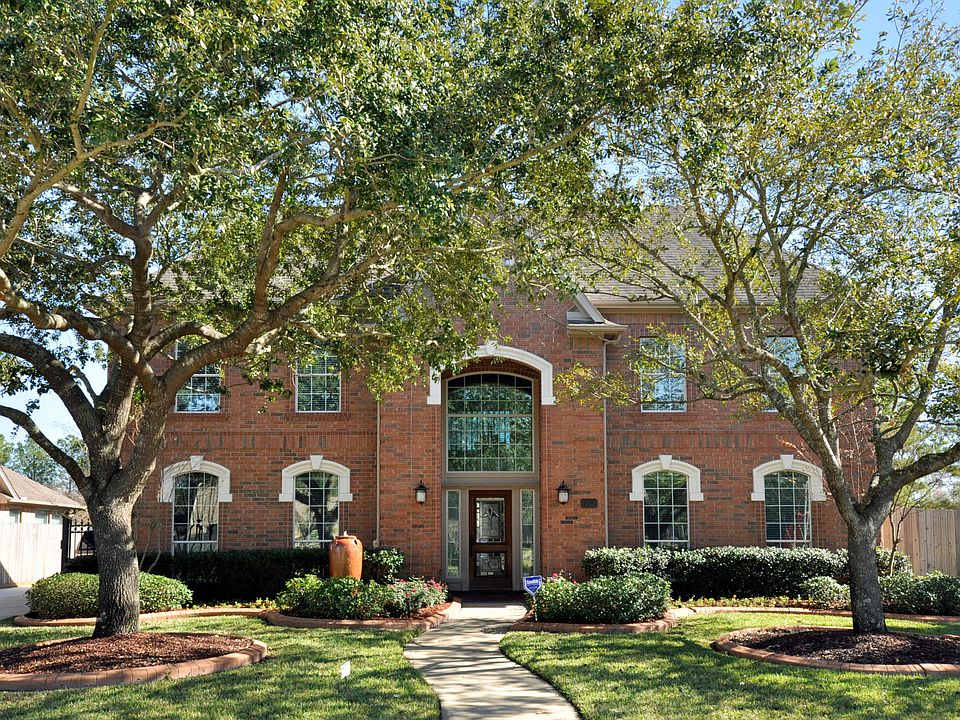 1st image of 415 Ramblewood Park