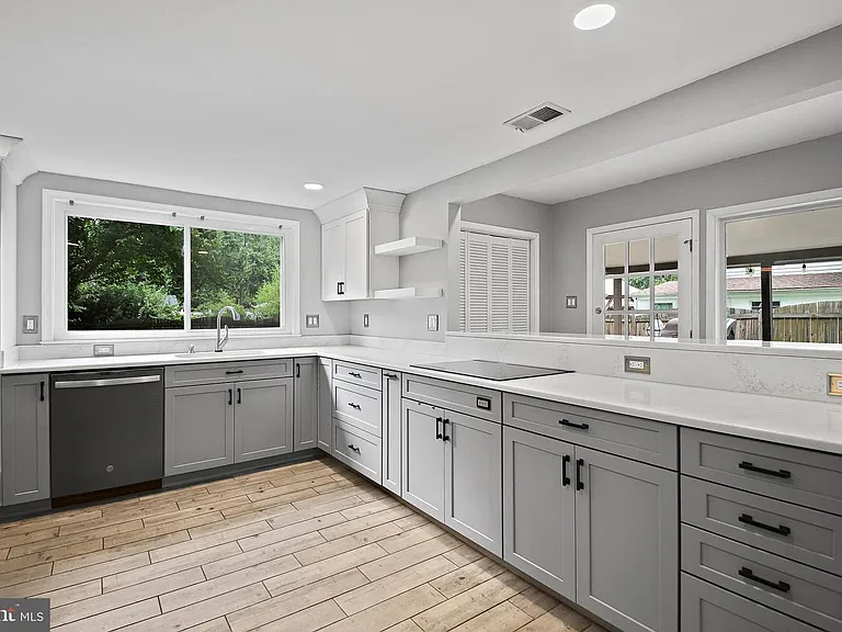 511 Avondale Dr — Photo 29