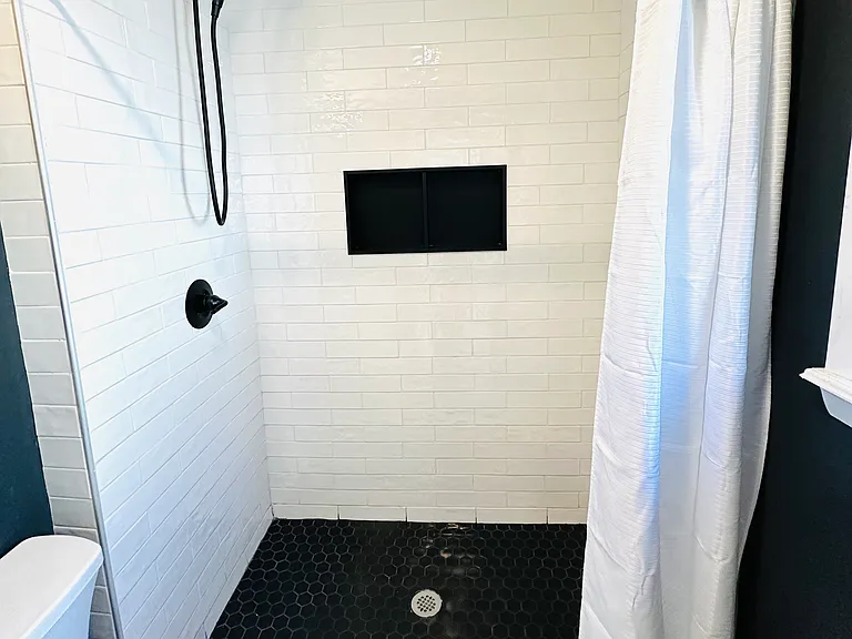 310 W Scott St #A — Photo 7