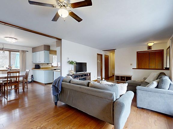 5th image of 47276 Edgewood Rd