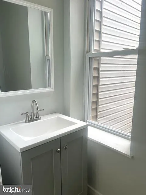 2 bed, 1.5 bath, 840 sqft, $1,500 — Photo 4