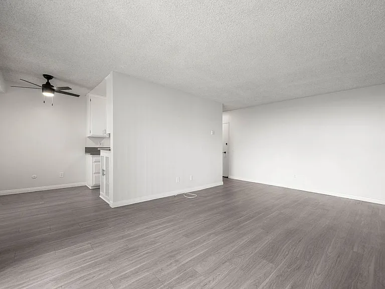 8011 W Romaine St — Photo 17