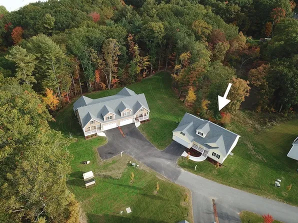 100 Hummingbird Ln #E, Groton, MA 01450