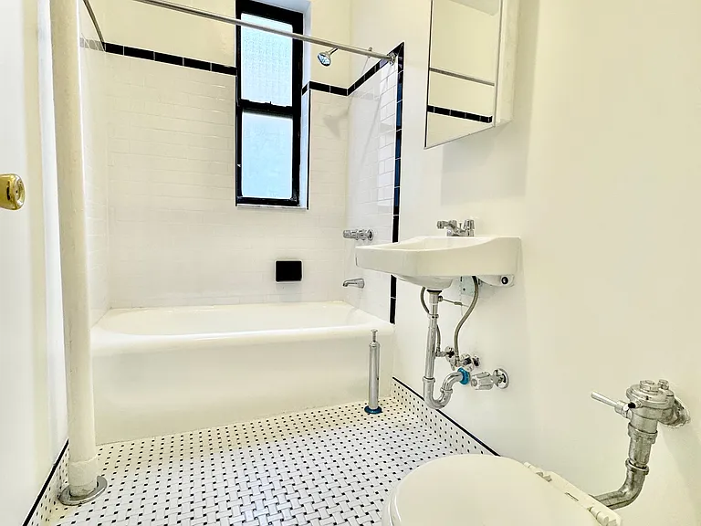 26-80 30th St #6A — Photo 6