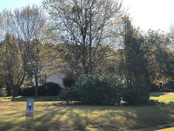 2nd image of 214 Twin Lakes Dr