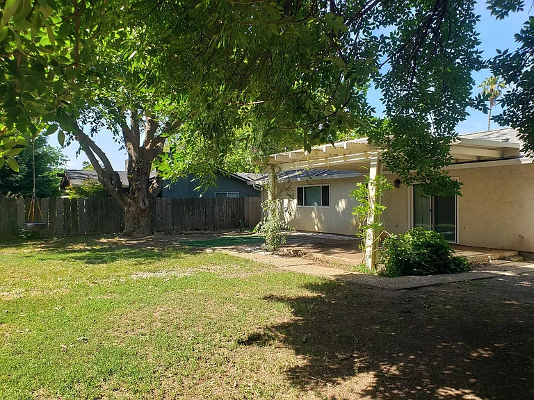 Silverbell Rd — Photo 23