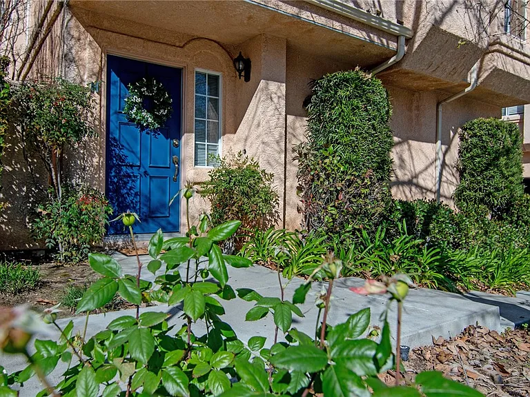 25126 Steinbeck Ave #H — Photo 16
