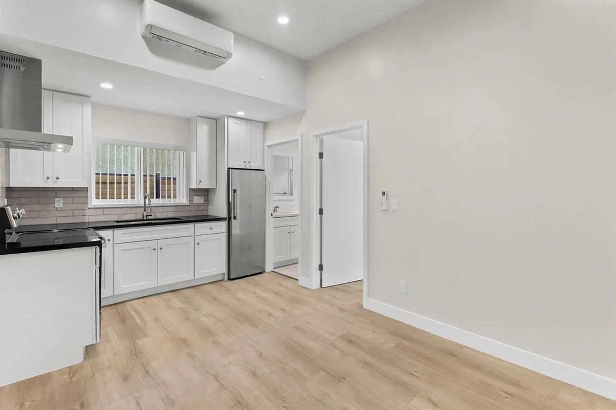 Building Photo - 2823 S Corning St #5