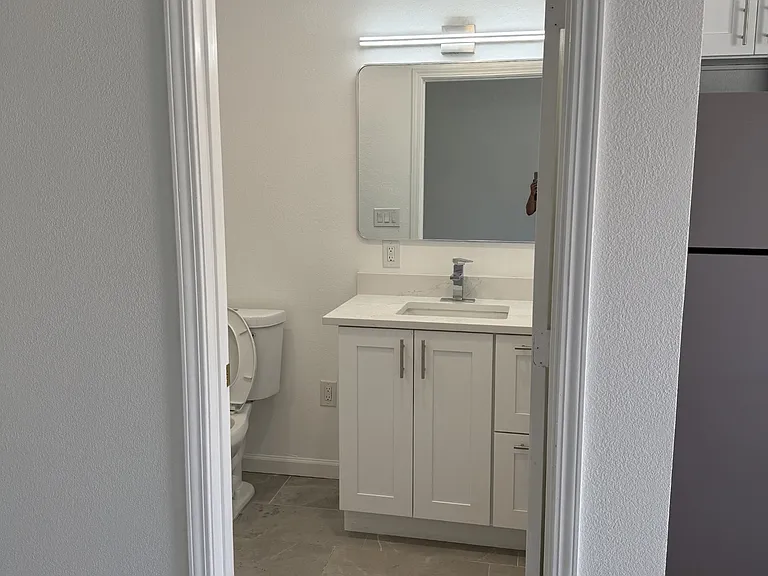 552 Palace Ct #B — Photo 6