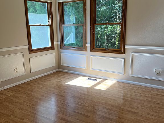 5th image of 4217 204th Ave NE
