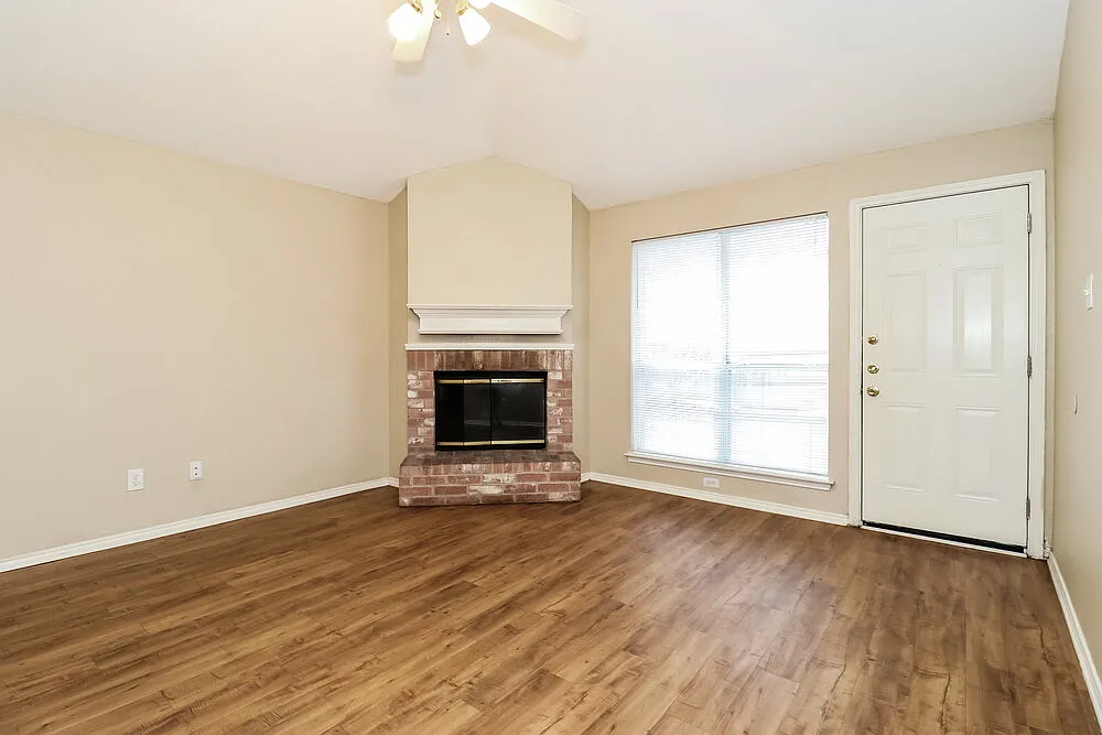 3 bed, 2.0 bath, 1484 sqft, $2,740 — Photo 3