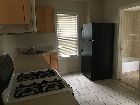 4th image of 82 W Elm Ave #1
