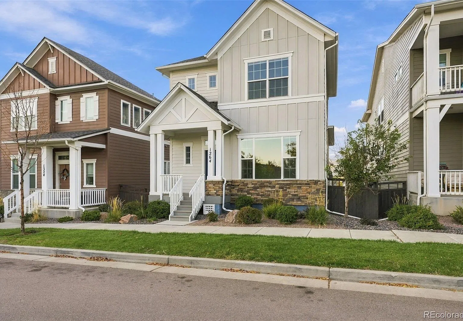 4 bed, 3.5 bath, 2835 sqft, $2,990 — Photo 3