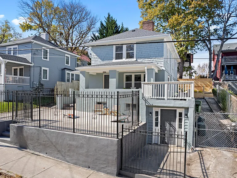 40 Holland St #200 — Photo 9