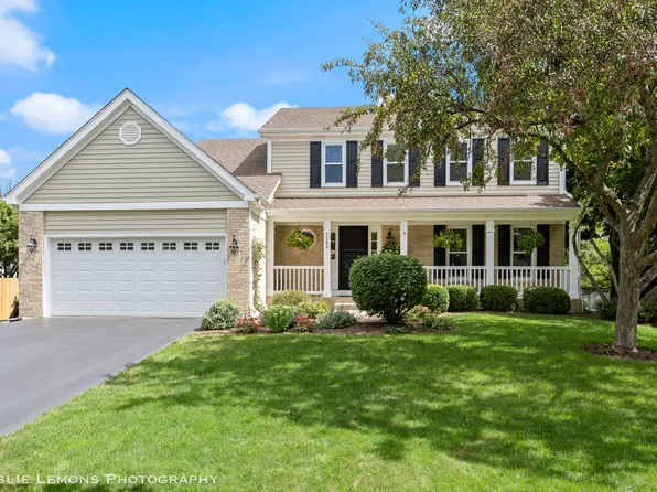 1141 Boxwood Dr, Crystal Lake, IL 60014