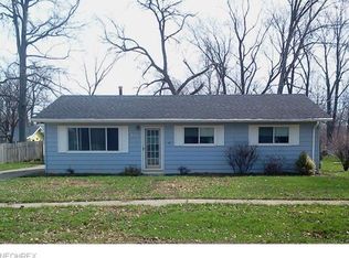 571 Oakwood Ave, Sheffield Lake, OH