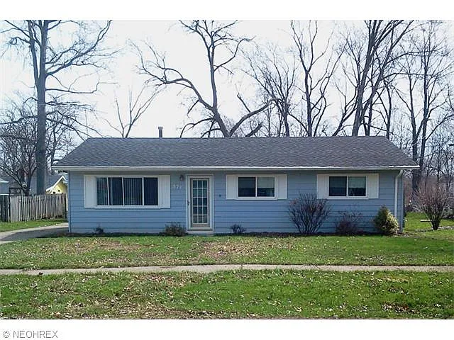 571 Oakwood Ave photo 1