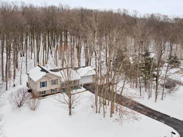 6805 Windtree Ln, Lake Ann, MI 49650