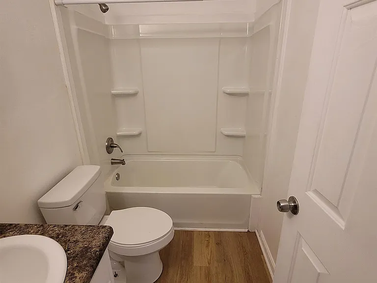 311 W Peachtree Ave — Photo 4