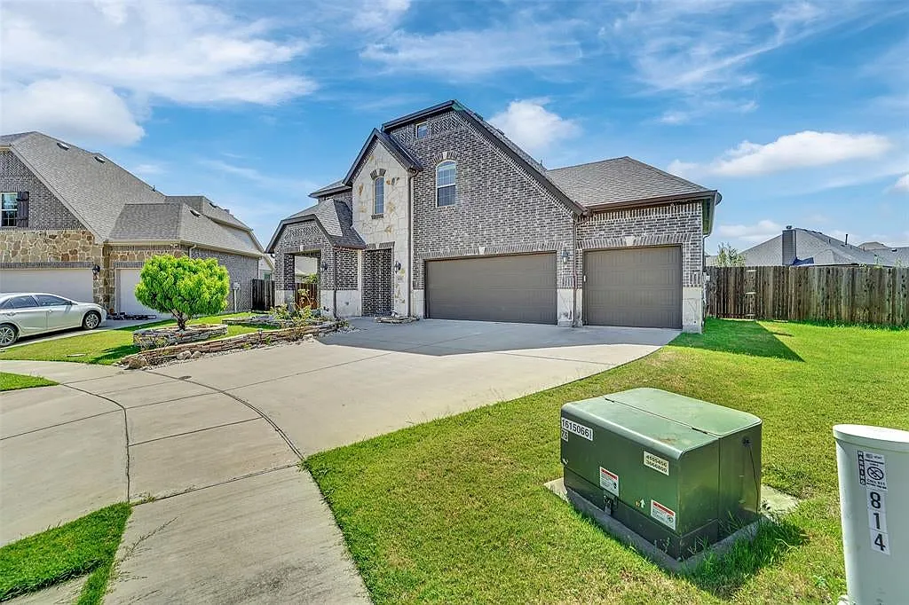 4 bed, 3.5 bath, 3482 sqft, $3,500 — Photo 2