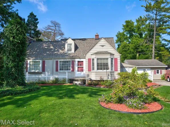 1342 McEwen St, Burton, MI 48509