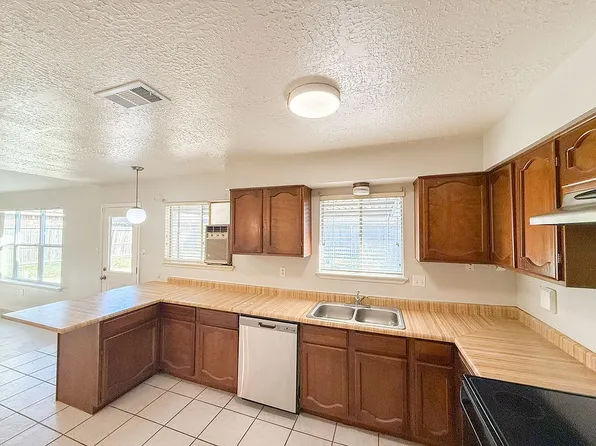 5850 Fallengate Dr, Spring, TX 77373