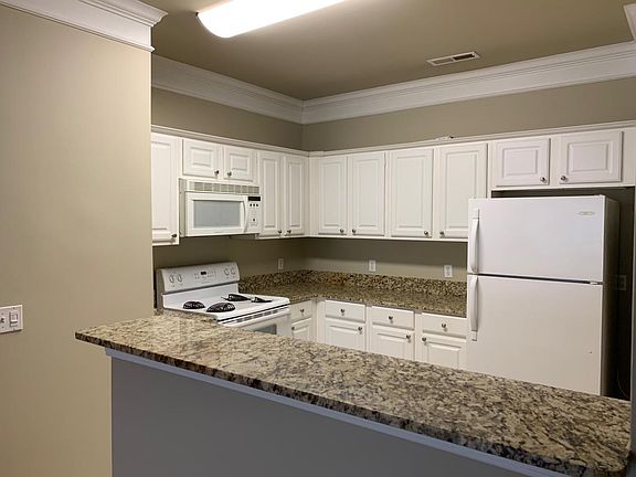 5th image of 4209 NE Meadow Creek Cir APT 206