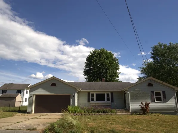 14 Wesley St, Dracut, MA 01826