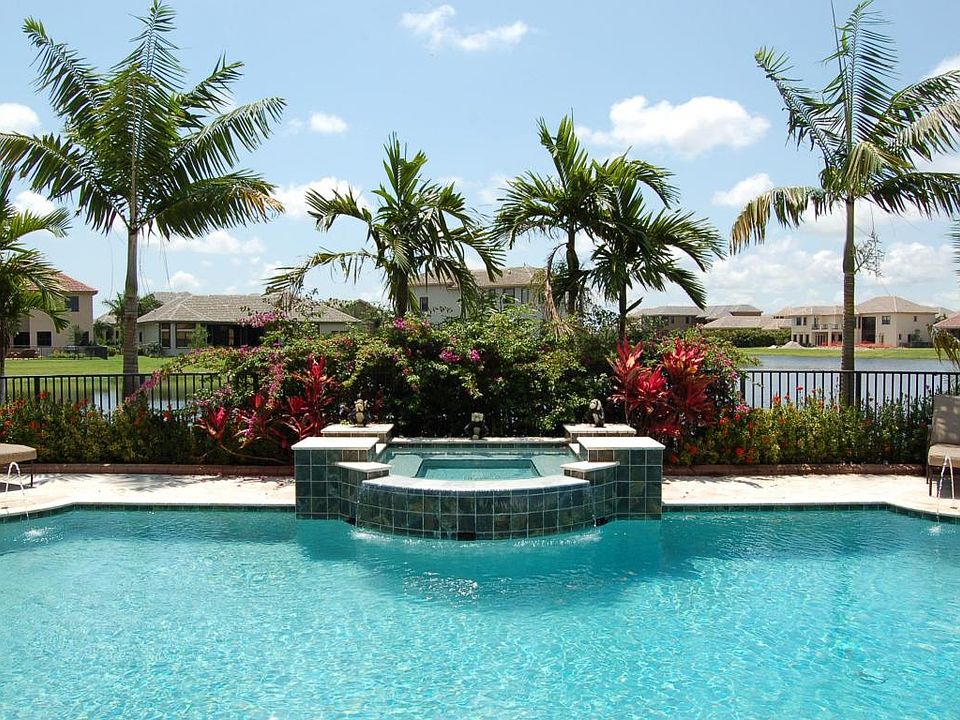 1st image of 10643 Versailles Blvd
