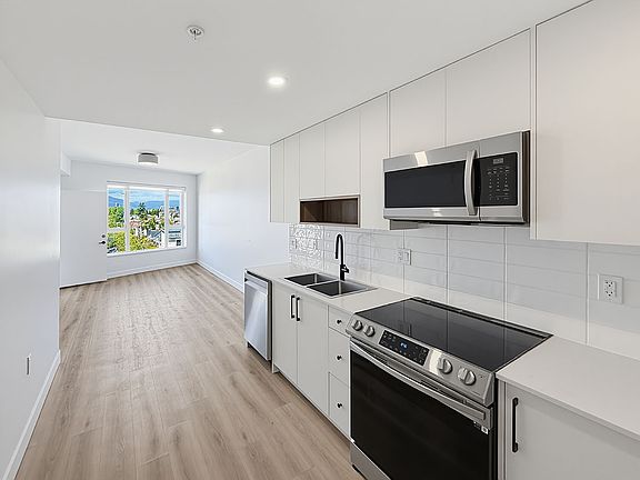 5th image of 3068 Kingsway #1579231