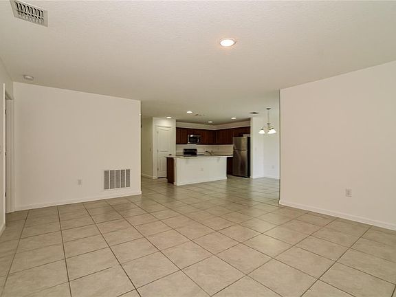 3rd image of 1417 Lucerne Loop Rd NE